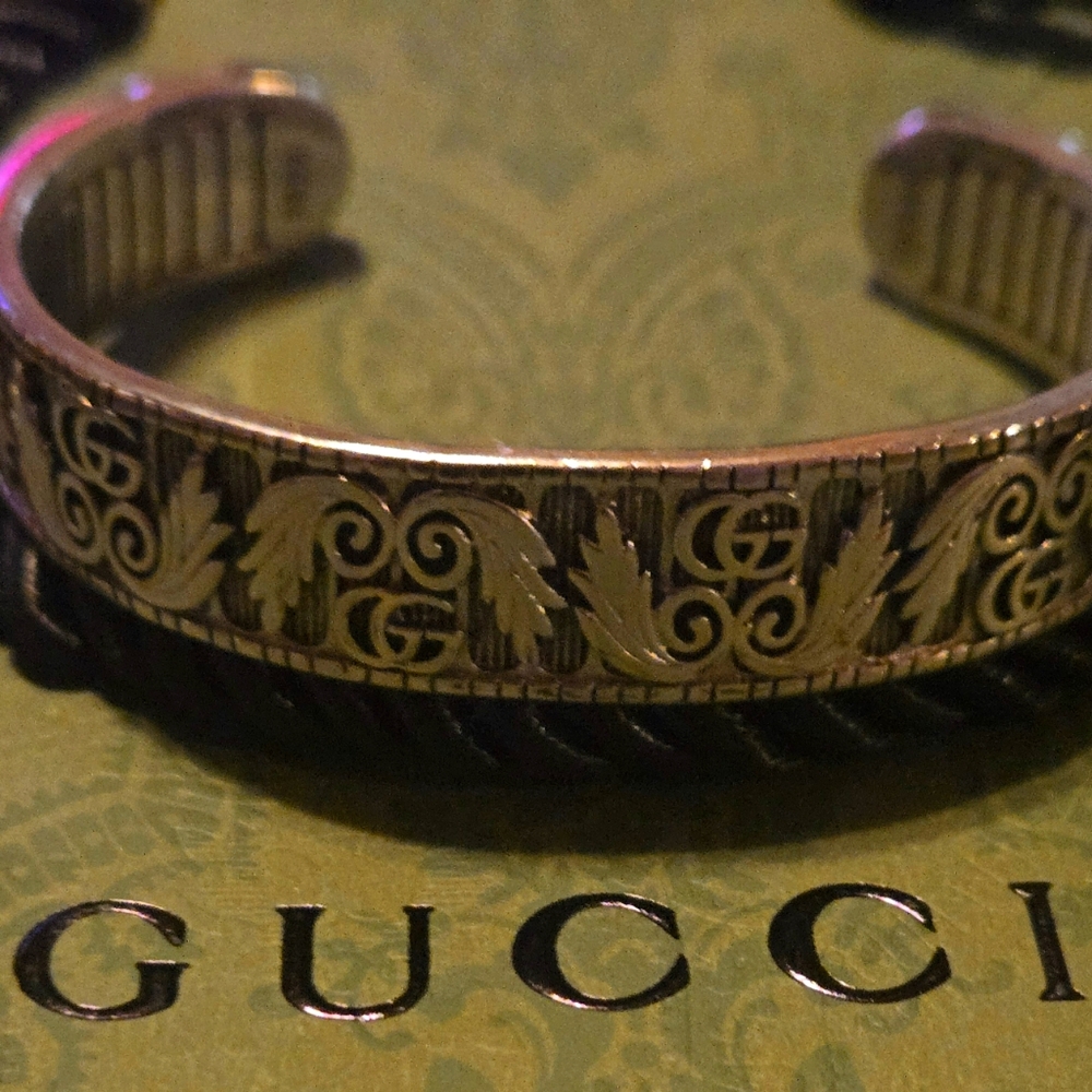 "RARE" 100% GENUINE GUCCI BRACELET (used) GREAT CONDITION.